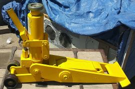 FLOOR JACK