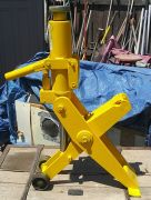 FLOOR JACK