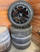 Wheel tire set