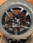 Wheel tire set